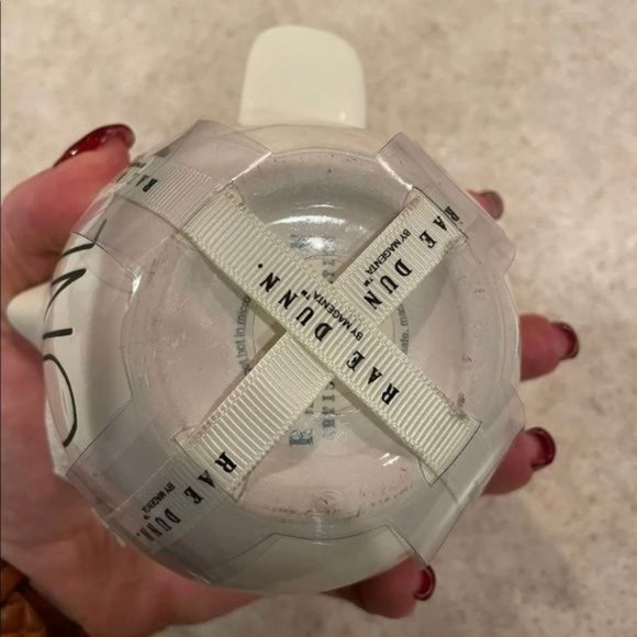 Rae Dunn Set of 4 Measuring Cups - Picture 4 of 4